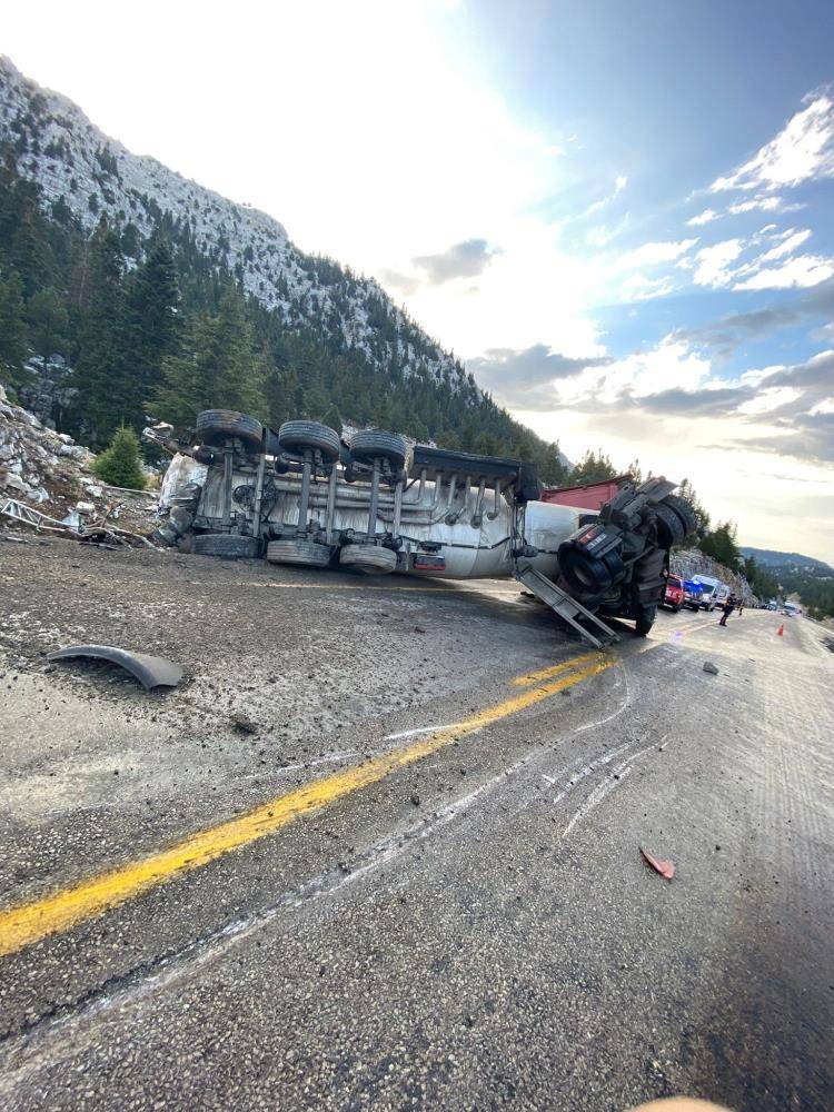 Devrilen tanker nedeniyle kapanan Konya - Antalya yolu açıldı 4